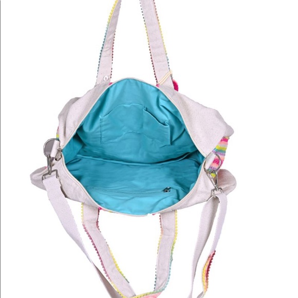 America& Beyond Weekender Duffel Bag - Picture 4 of 4